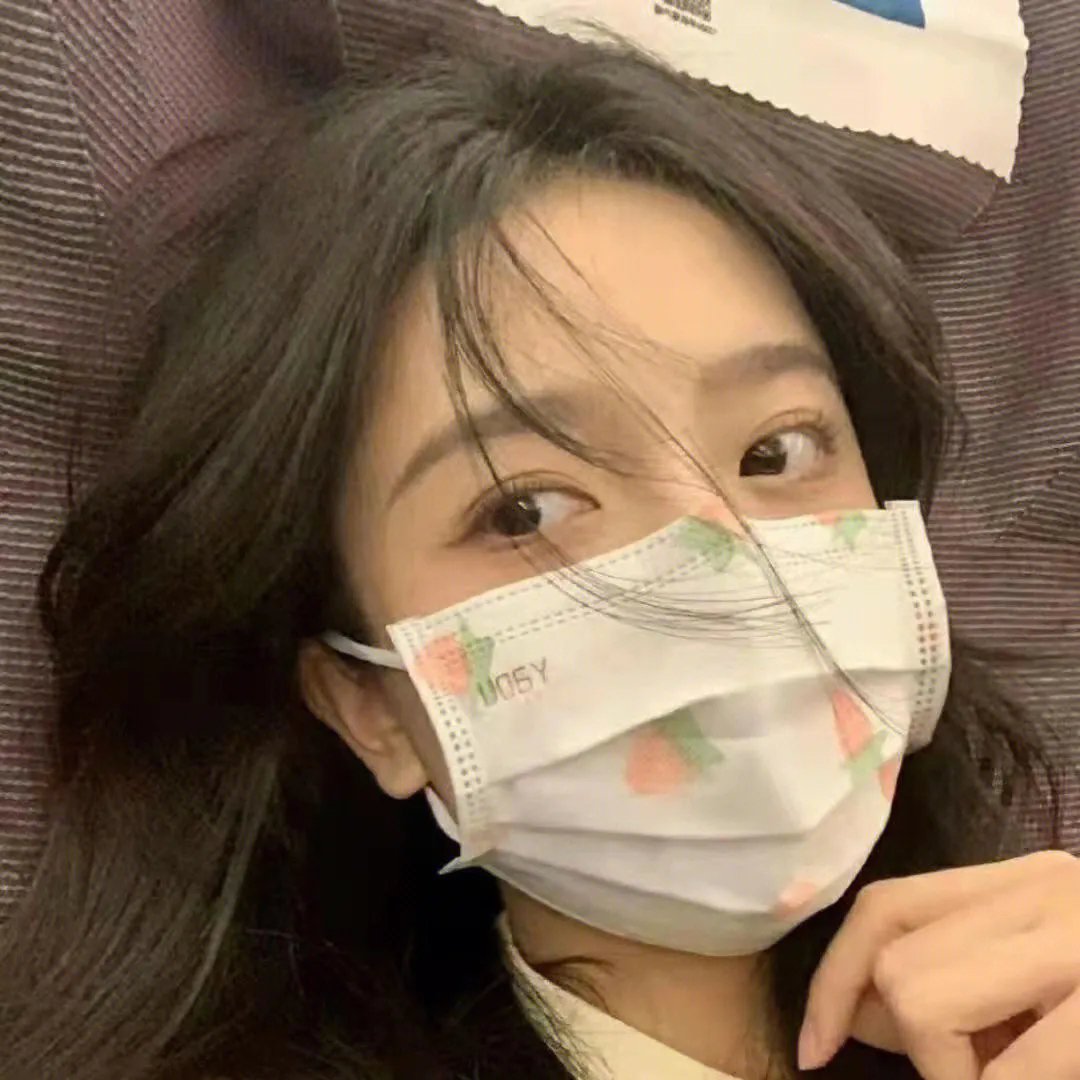 抽象画中的越南少女